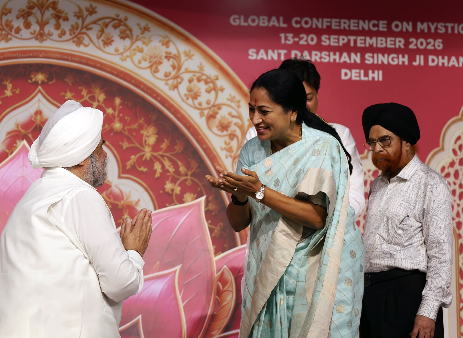 CM Rekha Gupta Joins Sant Rajinder Singh Ji Maharaj as Over Two Lakh Attend 30th Global Conference on Mysticism in Delhi