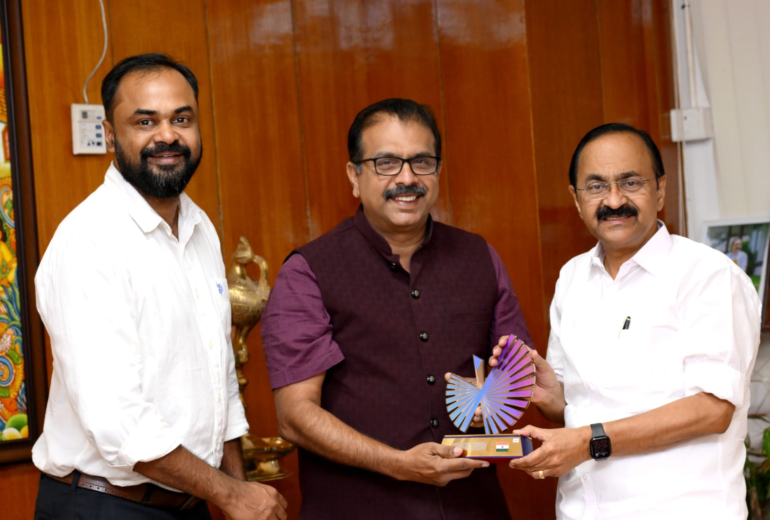Vande Bharatam Crosses 25,000 plus Applications; Adani Group Meets Chief Ministers Across States as Entry Deadline Extended to July 30