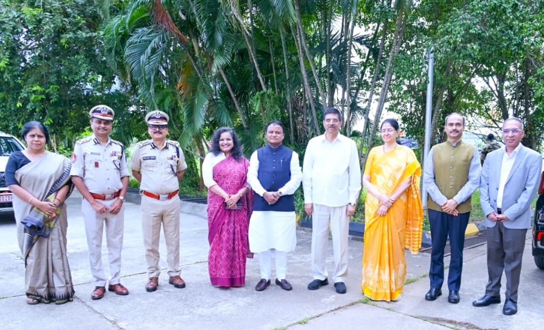 Outgoing Odisha Governor Kambhampati Receives Farewell at Bhubaneswar Airport